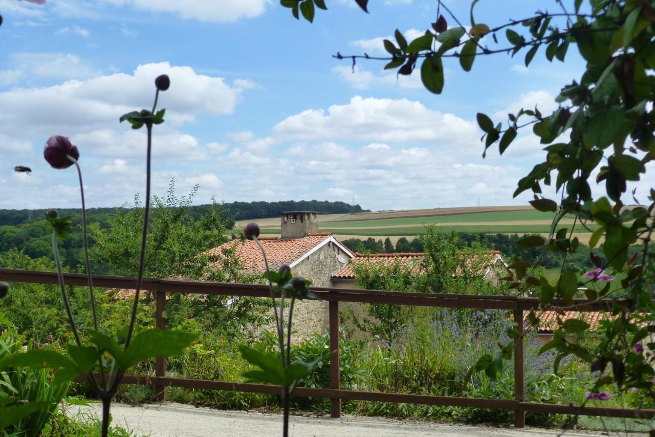 Les Chambres De La Ville Haute Dun-sur-Meuse エクステリア 写真
